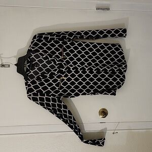 I.N.C International Concepts- Black/White diamond shapes long sleeve dress top